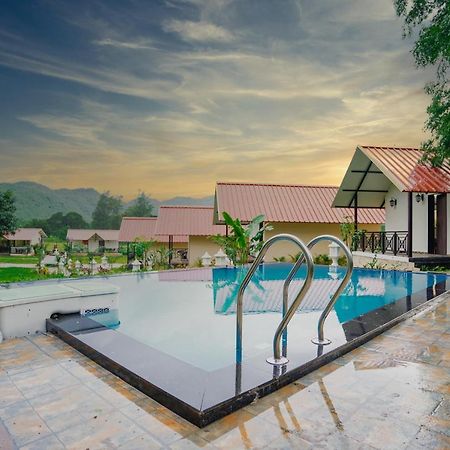 Ninad Homestays Karjat Ngoại thất bức ảnh